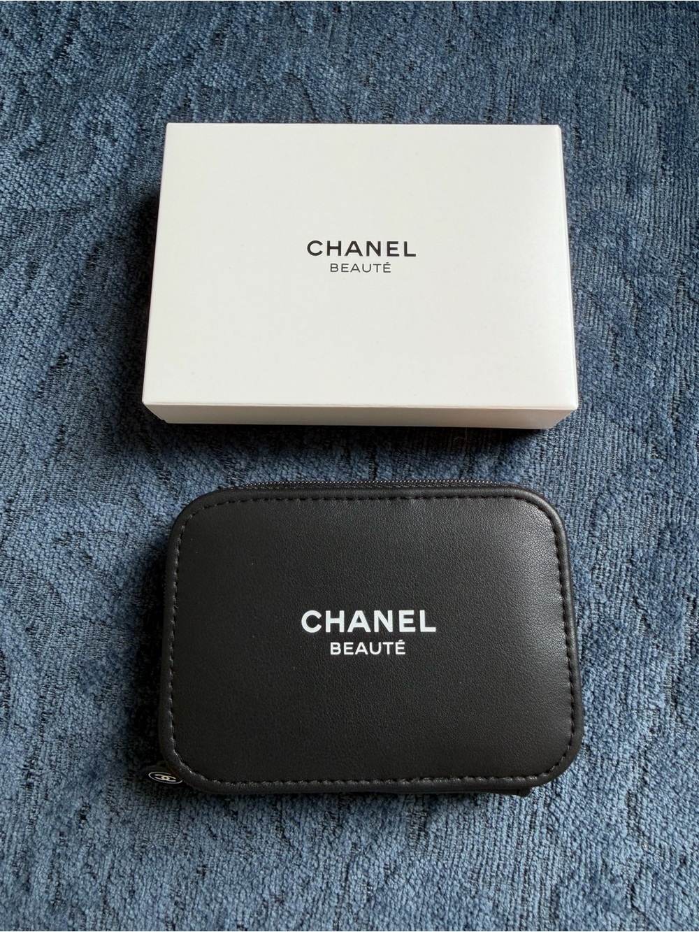 CHANEL Beauté Black Leather Zip Vanity